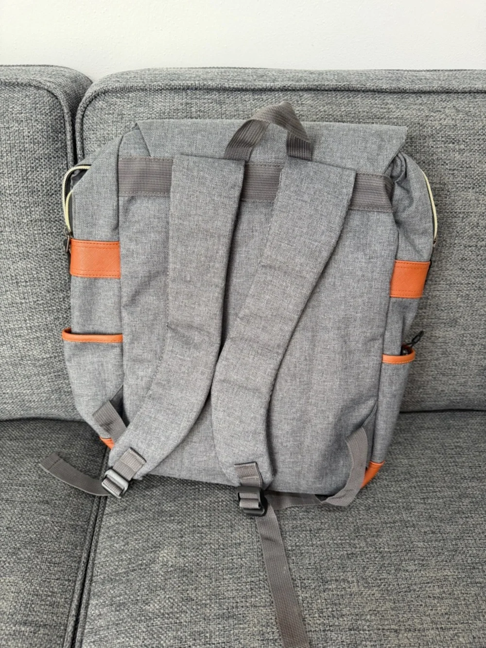 Gray backpack - Picture 2 of 2